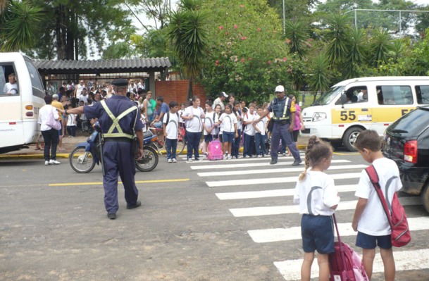 volta-as-aulas-exige-cuidados-especiais-no-transito2