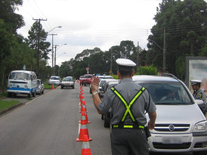 ccj-aprova-porte-de-arma-para-agentes-de-transito