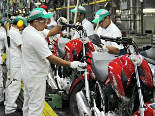 producao-de-motos-cai-364-em-abril-ante-2015-diz-abraciclo