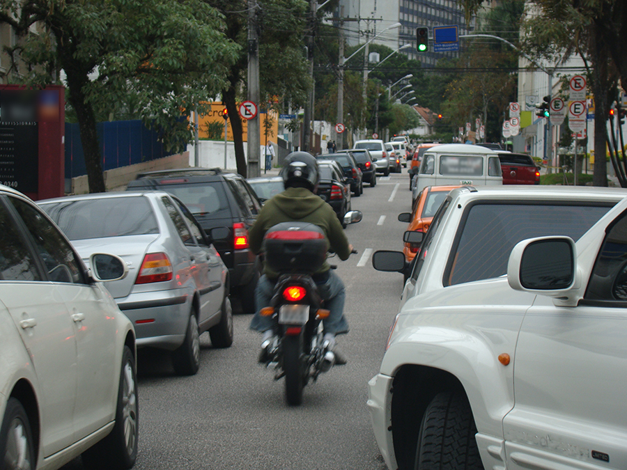 abramet-alerta-para-candidatos-que-propoem-retrocesso-na-seguranca-do-transito