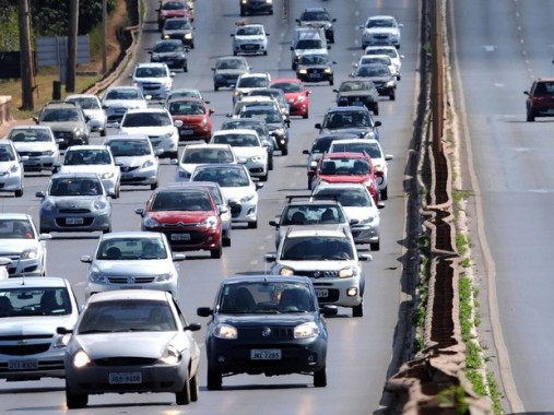 agu-recorre-a-justica-para-retomar-multa-por-farol-desligado-em-rodovias