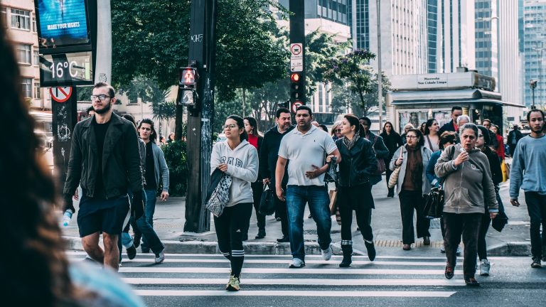 vai-a-pe-dicas-para-pedestres-sobre-seguranca-no-transito